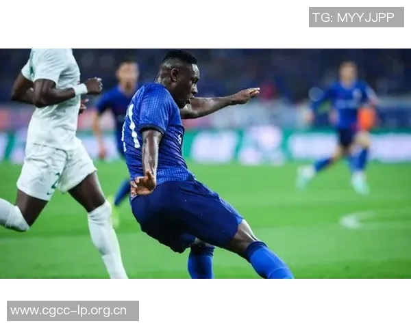 平地惊雷切利克被队友撞倒小基恩禁区外怒射轰出惊世之球 平地惊雷切利克被队友撞倒小基恩禁区外怒射轰出惊世之球