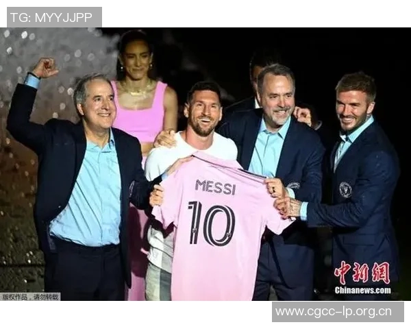 梅西续约成功贝克汉姆合影庆祝梦想继续追逐未来辉煌