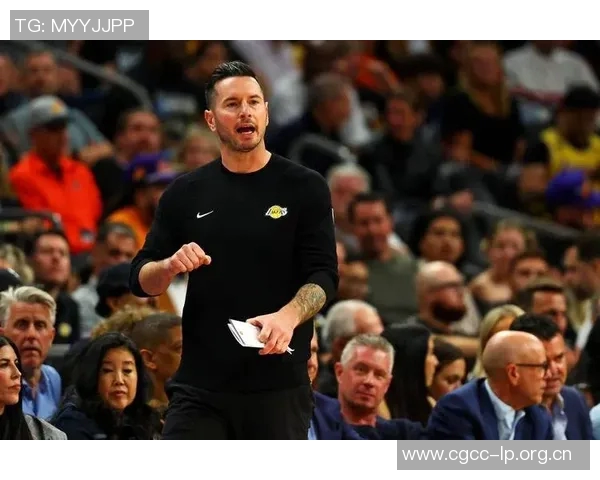 雷迪克质疑防守策略为何要在三分线外紧盯马克威廉姆斯