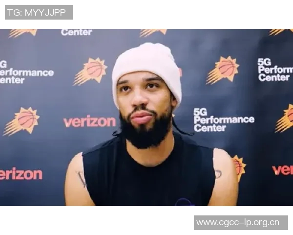 布克谈狄龙关键时刻表现称球队希望他持续带来积极能量 布克谈狄龙关键时刻表现称球队希望他持续带来积极能量